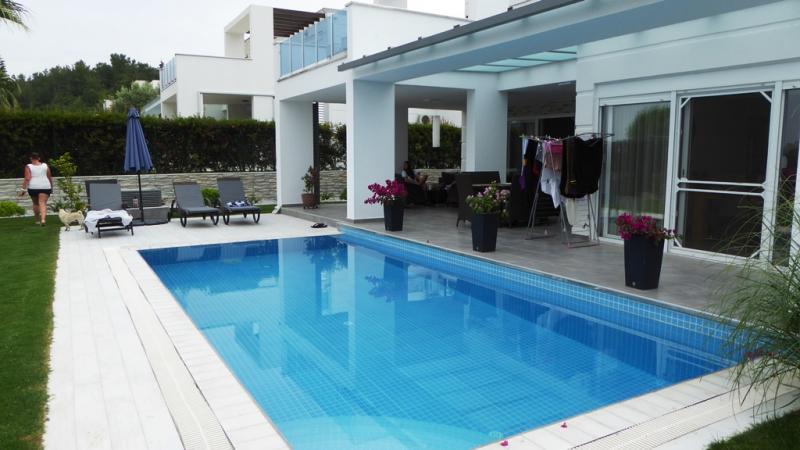Designer Villa komplett renoviert in Side - moderner zeitloser Bauhausstil Designer Villa komplett renoviert in Side - moderner zeitloser Bauhausstil