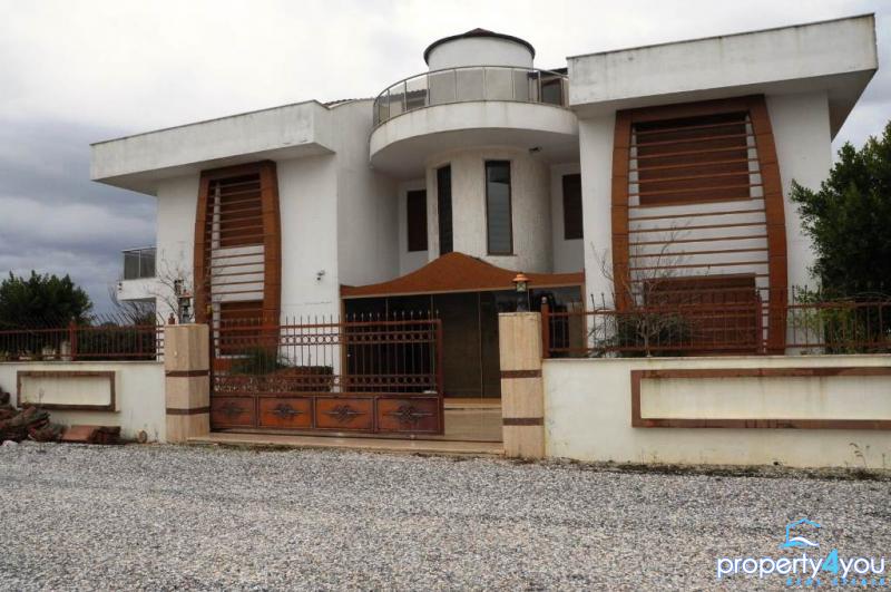 Schöne moderne Villa oberhalb von Side in ruhiger Umgebung Schöne moderne Villa oberhalb von Side in ruhiger Umgebung