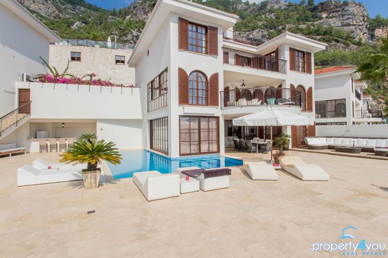 Luxusvilla mit Niveau in bester Lage mit super Panoramablick in Alanya